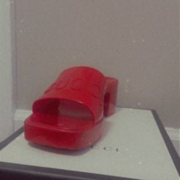 Red Gucci slides - Picture 2 of 2
